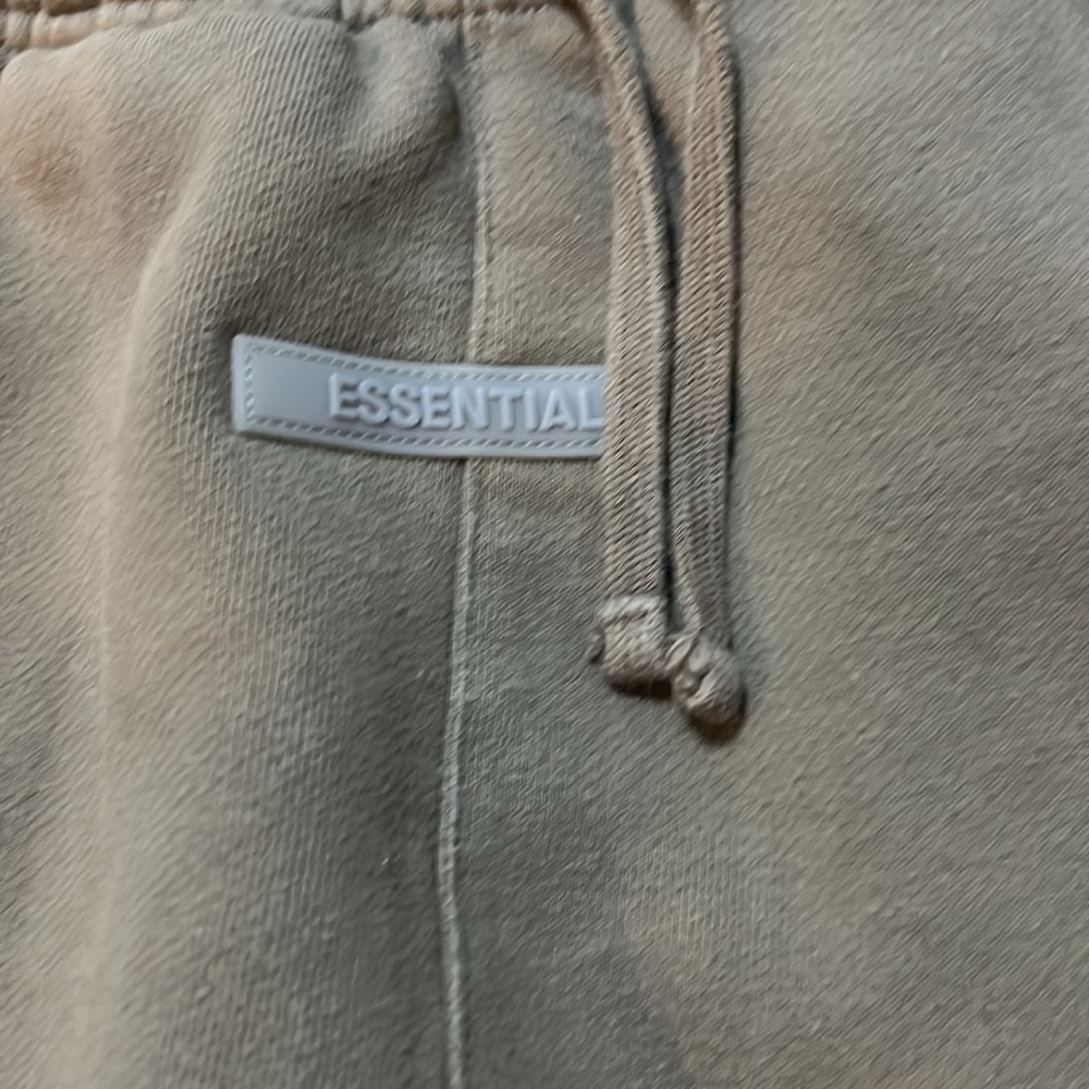 Essentials sweatpants for your kiddo size 8❤️👍🏼🥰 - Picture 3 of 5